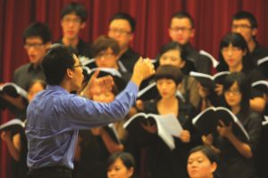 A conducting master class participant rehearsing with the Taipei Philharmonic Youth Choir 