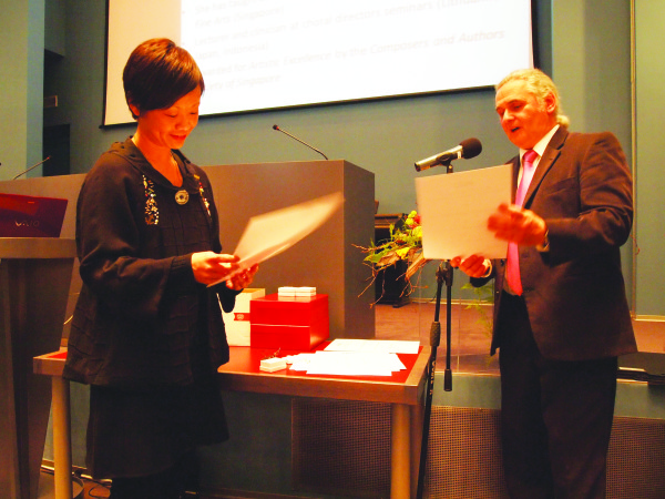 Ars Choralis 2012: Jennifer Tham receives a diploma issued by the Croatian Choral Directors Association