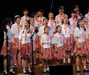 Guangzhou Palace Children's Choir, conducted by Leon Tong Shiu-wai at Polyfollia 2006 - Photo: Dolf Rabus