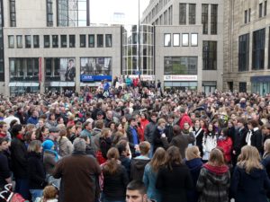 Waiting for the result on "Platz von Amiens", Dortmund - Photo: Walter Vorwerk